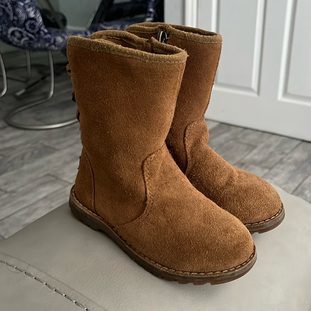 UGG Girls Tan Suede Back Lace Up Boots Size 9